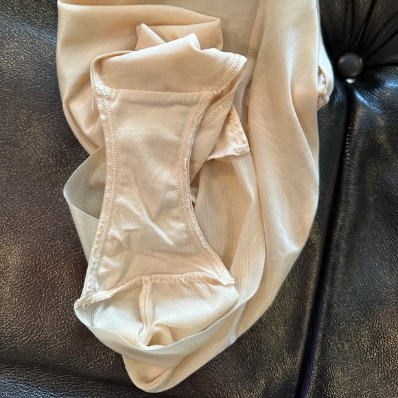 SKIMS Sculpting High Waist Brief Shapewear - Picture 5 of 5